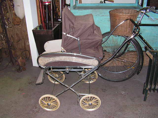 PRAM, Brown Retro 1970s
